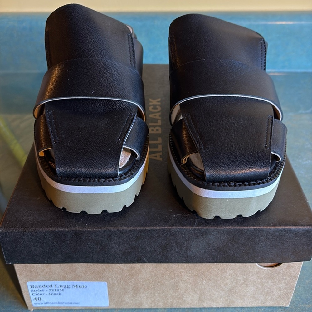 All Black Lugg Mule New in box sizes 40 (9) color is Black